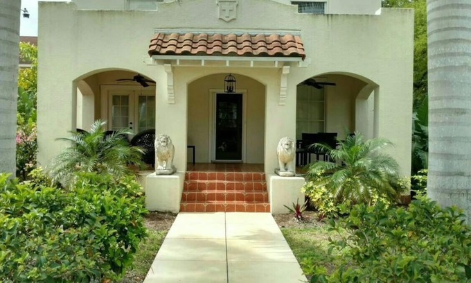 Woodford Park House | IN THE HEART OF THE RIVER DISTRICT - THE PARSONAGE- A 1925 VINTAGE HOME