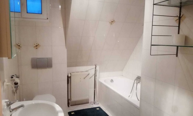 Bayreuth Apartment | In the house rose garden, center BT. 8 min. , Wifi - free parking, balcony, bus.