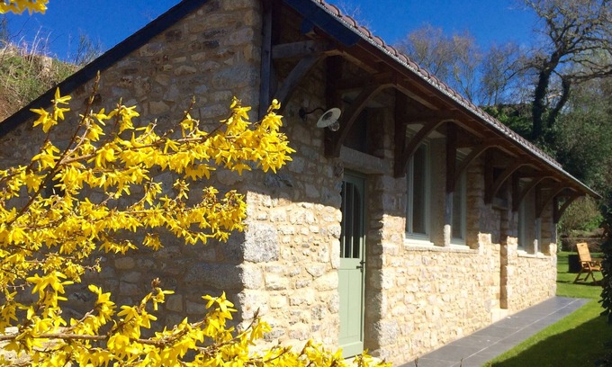 Plouguin House | "In the Land of Abers", in a valley of mills, 800m from the Aber (beaches 9 ')