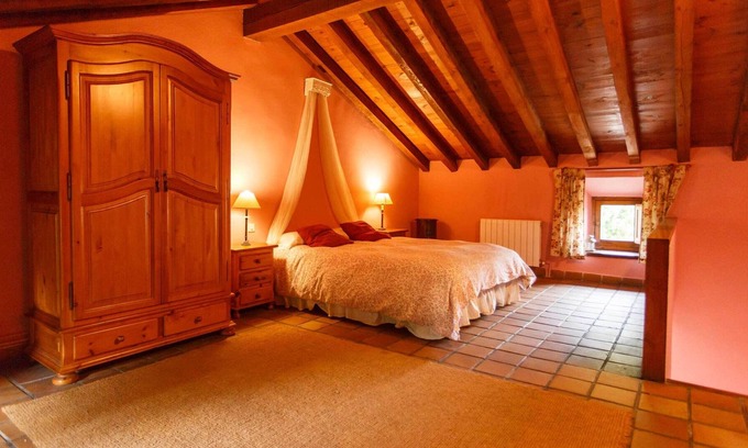 Pradena del Rincon House | In the middle of the Biosphere Reserve you will find the Cas Roble located in the heart of the town