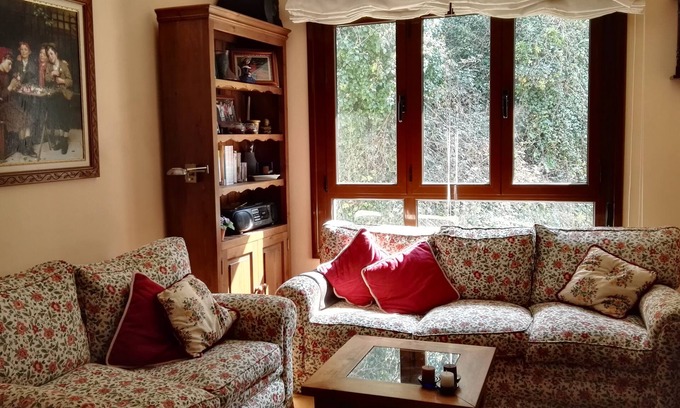 Luarca Apartment | In the middle of Paseo del Muelle Luarca Reg VUT 706AS8