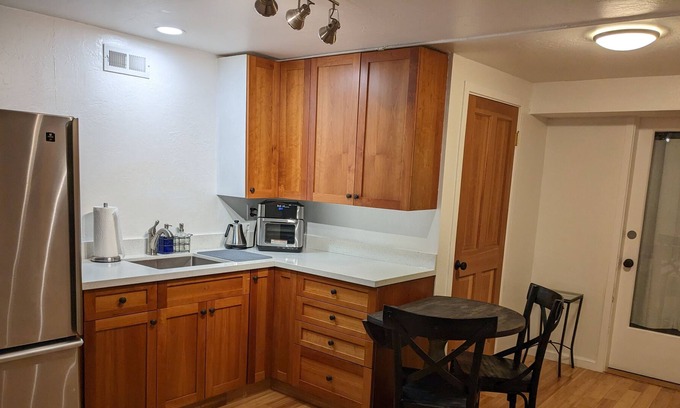 Tamalpais-Homestead Valley Apartment | "In the Trees" Private apartment in a house