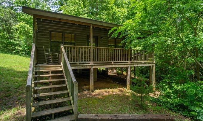 Helen Cabin | In the Woods feel, Walk to Town, Hot tub! Dogs Welcome, Fire Pit