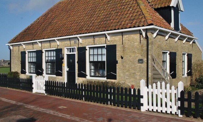 Den Hoorn House | In this beautiful house 't Wambuis you have an unobstructed view of the landscape and the dunes. the