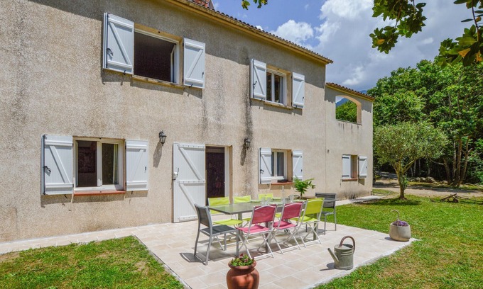 Ucciani Apartment | In this vacation apartment with a beautiful view of the countryside, the vacation becomes a pleasure