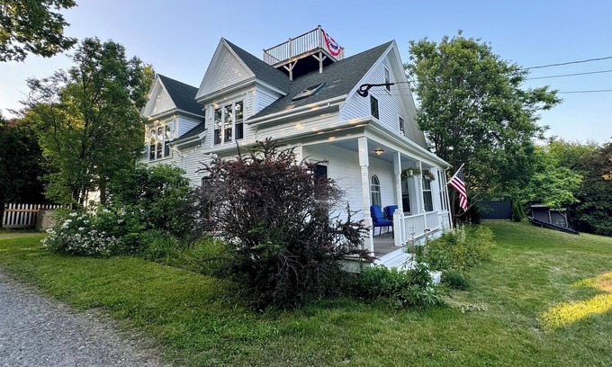 Lubec House | In-town 5 Bedroom Victorian With Heated Pool