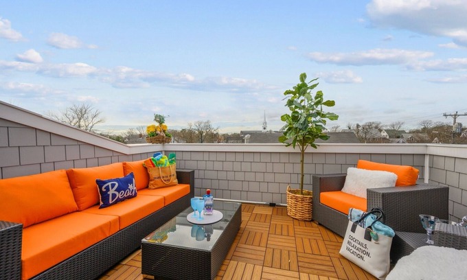 Harwich Port Condo | In town Location Walk to beach Pet Friendly AC WiFi Dolce Vita!