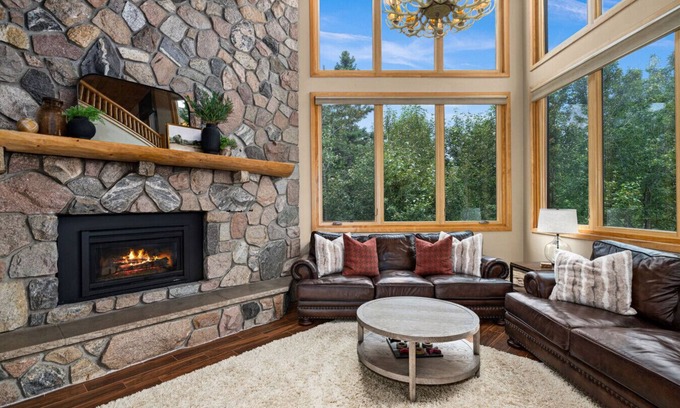 Lutsen House | In Unit Hot Tub Game Room Bar Ski in Ski out Gym
