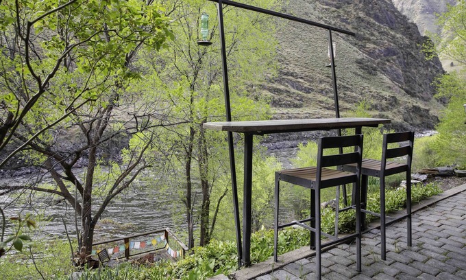 Riggins Apartment | Inbody Hideaway River Front Vacation Rental - Ease into Relaxation