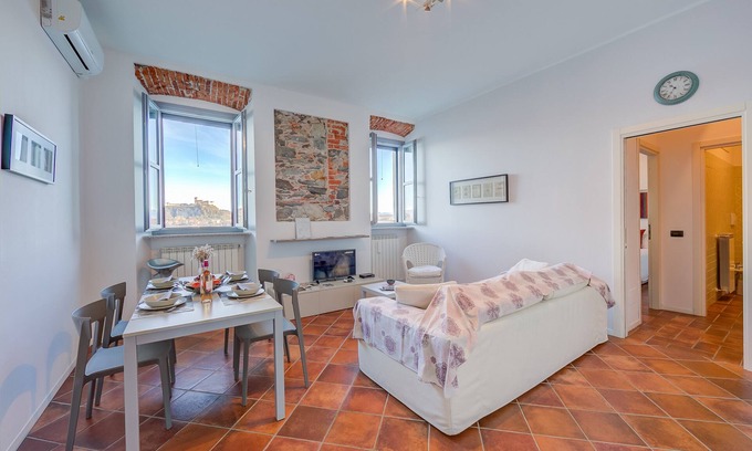 Arona Apartment | Incanto Sul Lago Pied Dans L' Eau, Arona, Italy