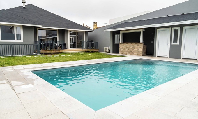 Vila Franca do Campo Apartment | Incense - Newly built house with beautiful backyard, pool and mountain/ocean view