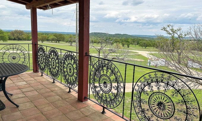 Meridian Cabin | Inclusive Texas Hunting Lodge on Secluded Exotic Ranch just South of Dallas