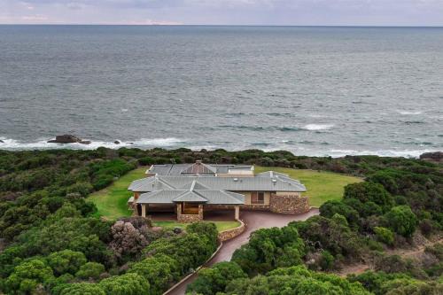 Gracetown House | Incognito An Exclusive Oceanfront Estate