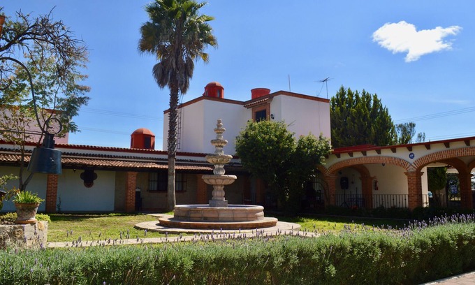Ezequiel Montes Villa | Increíble Villa en zona vinícola Montequis 19 pers