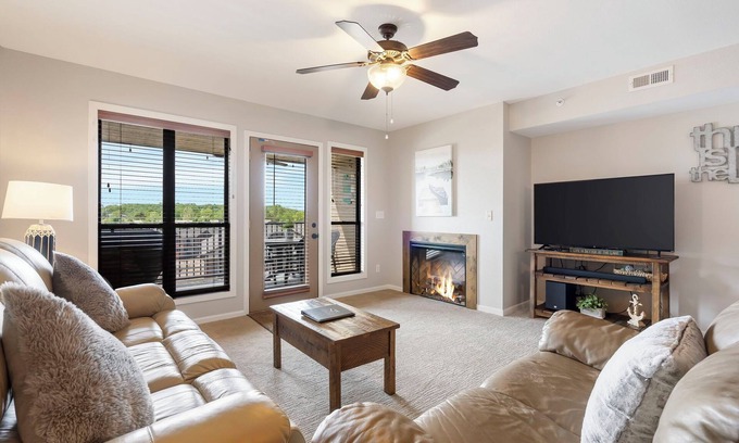 Indian Point Condo | Incredible 1 Bd Lake Condo with Resort Perks & Ticket Discounts!