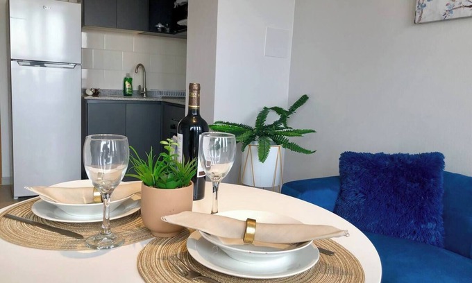 Quinta Normal Apartment | Incredible Apartment in Santiago with Swimming Pool! Ideal for Couples - Yungay 2