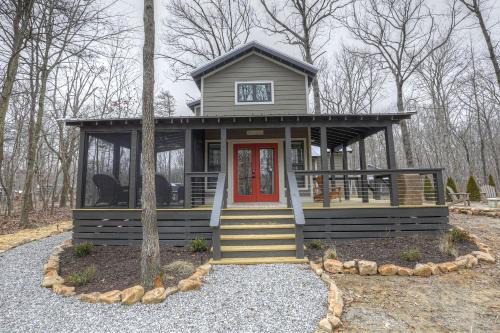 Monteagle House | Incredible Cabin with Fire Pit and Great Vistas in Monteagle, Tennessee