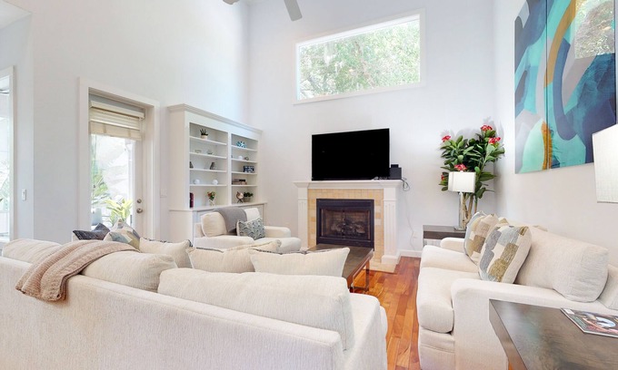 Indian Beach Sapphire Shores House | Incredible, dog-friendly home with Pack-N-Play, full kitchen, patio & beach gear