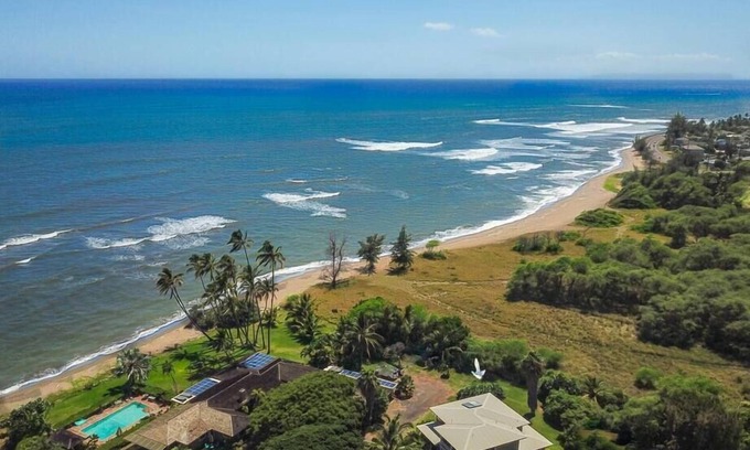 Kekaha House | Incredible Kekaha Beachfront Estate for 10!