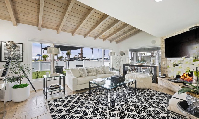 La Jolla Shores House | Incredible location across the street to the beach!