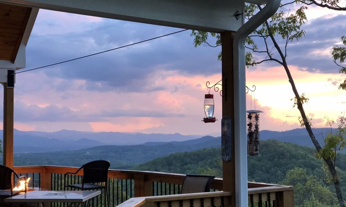 Swannanoa House | Incredible Mountain Views with 2 Master Suites on 5 Acres