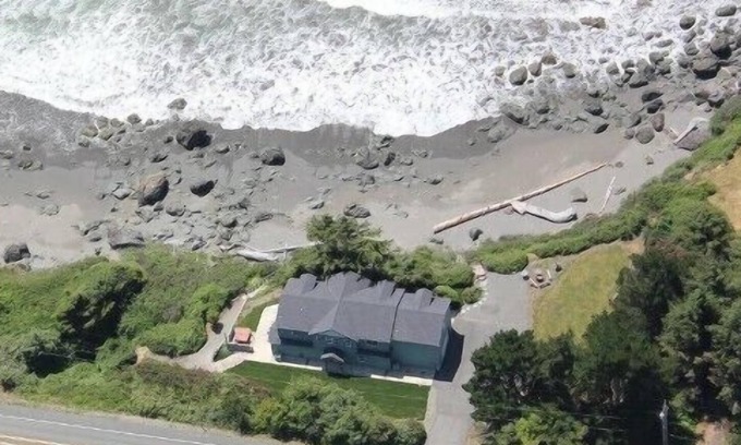 Smith River House | Incredible Ocean Front View and Access (NOT FOR Fishing)