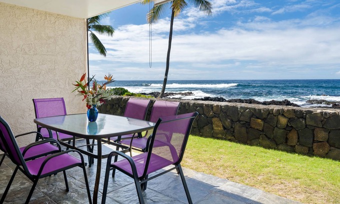 Historic Kailua Village Condo | Incredible & Spacious Oceanfront Condo 🏝️ Walking Distance to Beach and Town!🩴 Kona Reef D-8