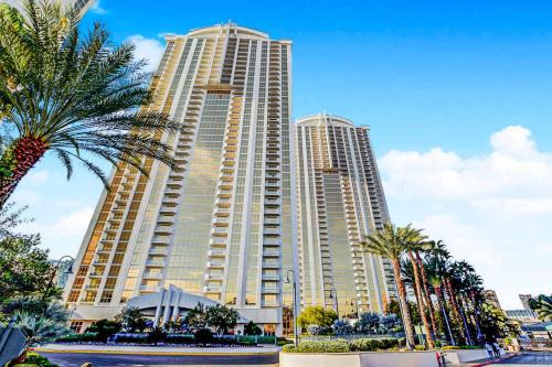 Las Vegas Apartment | Incredible Topgolf Pool Views MAIN