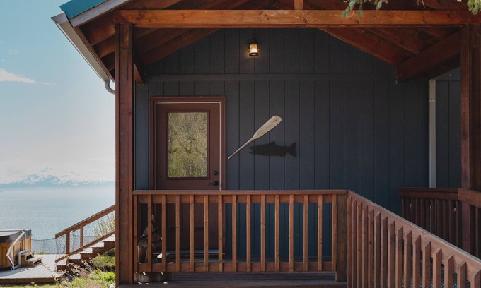 Homer Cottage | Incredible View, Privacy & Private hot tub!