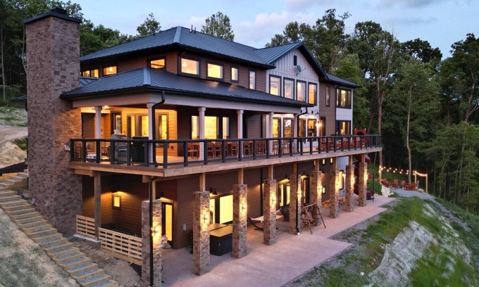 Boone House | Incredible Views, Arcade, Sauna/Steam/Spa @ NC's Most Epic Home @Peachtree Ridge