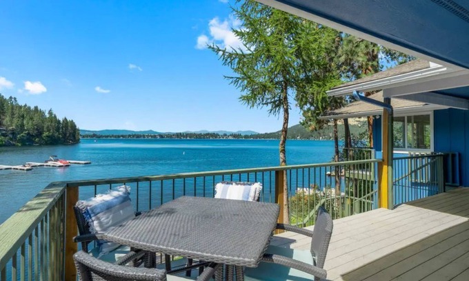 Liberty Lake House | Incredible Waterfront Lakehouse on Liberty Lake