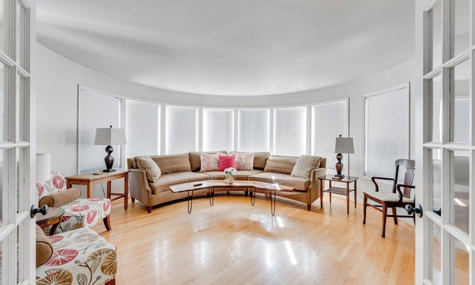 Lakeview House | Incredibly Spacious 4BR Getaway