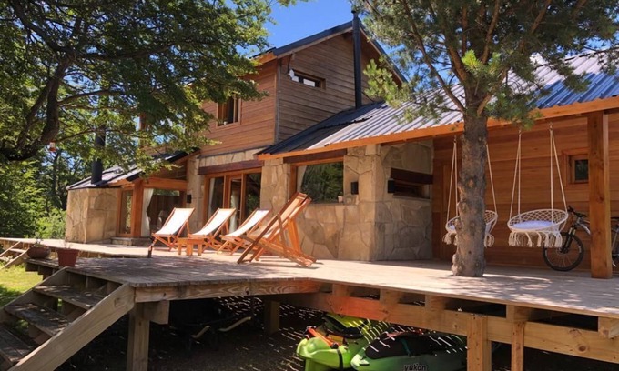 Meliquina House | Increible Casa a Orillas del Rio Meliquina, Patagonia Argentina