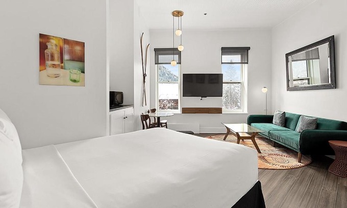 Downtown Hotel | Independence Square 202, Hotel Room Over-looking the Mall and Aspen Mountain