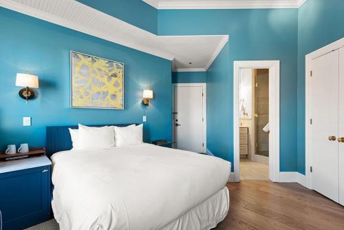 Downtown Hotel | Independence Square 205, Stylish Hotel Room with AC, Great Location in Aspen