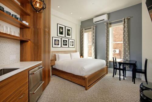 Downtown Hotel | Independence Square 212, Studio with Beautiful Finishes. A+ Location in Downtown Aspen