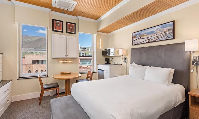 Downtown Hotel | Independence Square 305, Remodeled, 3rd Floor Hotel Room in Aspen's Best Location