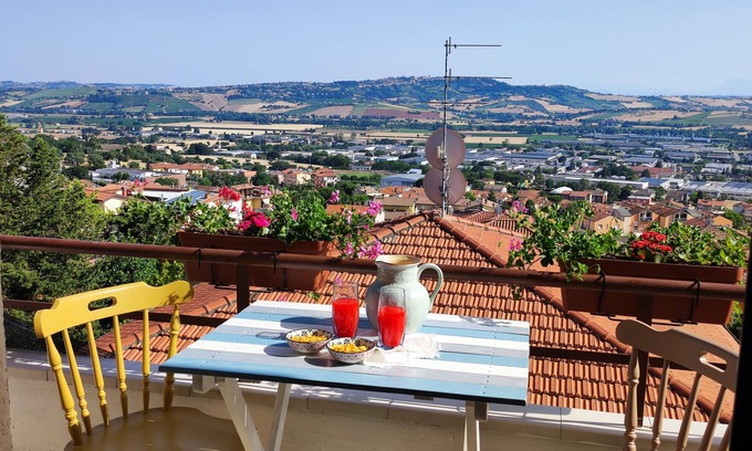 Castelfidardo House | Independent apartment with balcony and view, parking, and free breakfast