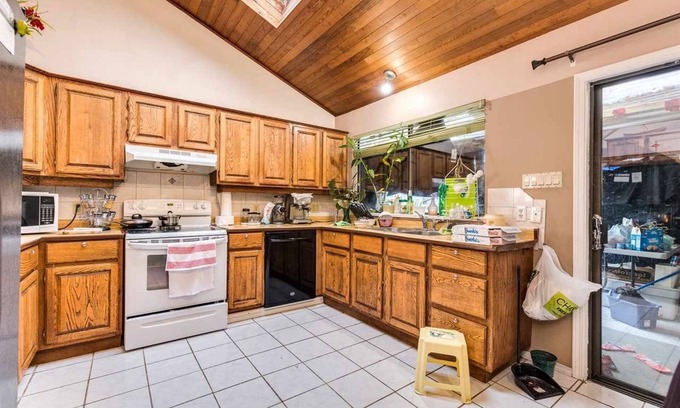 Fleetwood House | Independent Bungalow in Metro Vancouver (Fleetwood)