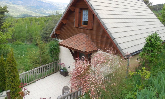 La Batie-Vieille Ski Chalet | Independent chalet surrounded by nature