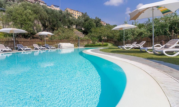 Costa dʼOneglia Apartment | Independent family apartment for 4/6 people with private garden and swimmingpool