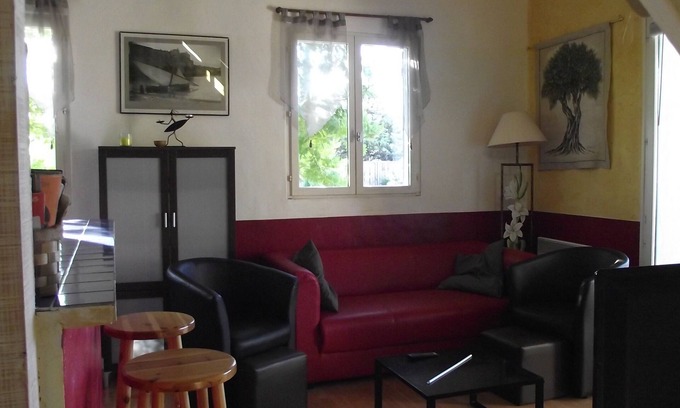 Vingrau Apartment | Independent Garden Apartment, Pool