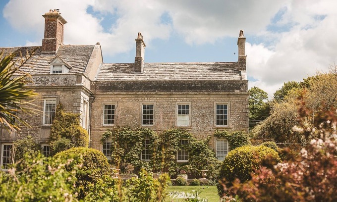 Corfe House | Independent Garden Wing of Dorset country house