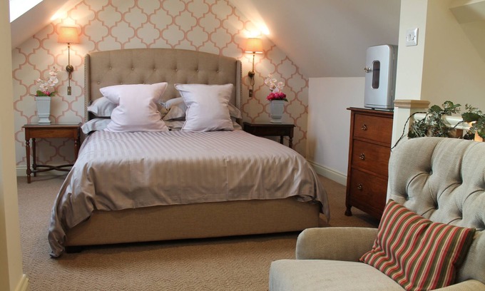 Briggswath Apartment | Independent guest suite, with en suite shower, kitchenette - STEAM CLEANED