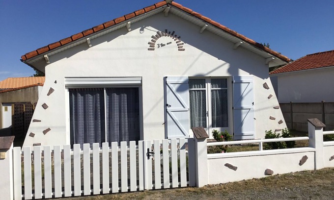 La Plaine-sur-Mer House | INDEPENDENT HOUSE CLOSE TO SEA AND PORT LA GRAVETTE 50 M