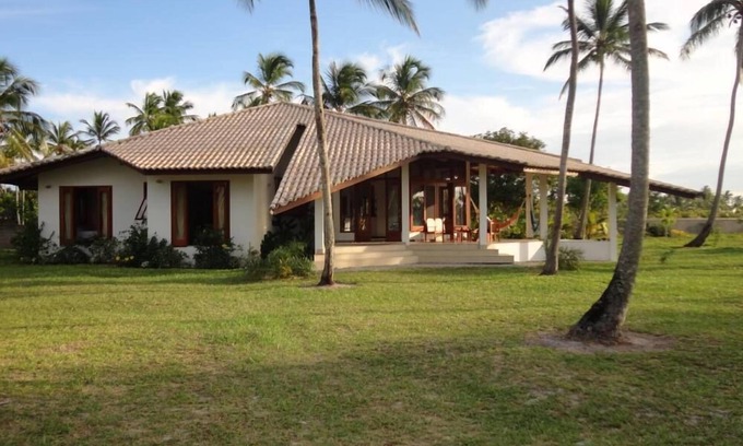 Santa Cruz Cabralia House | independent house in a private residence with pool and direct beach access