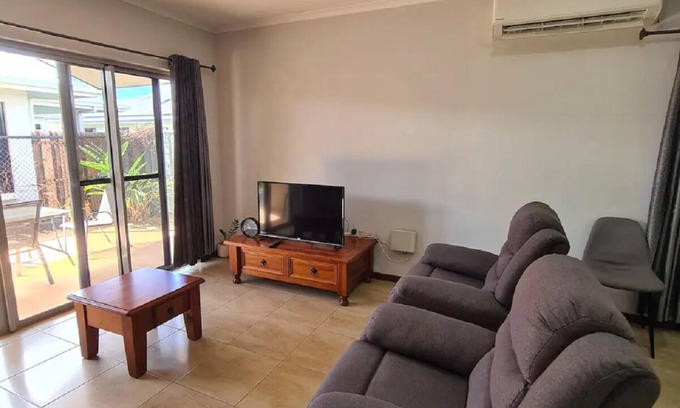 Berrimah House | independent private apartment.