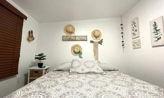 Coral Way Apartment | Independent Studio in Little Havana - 4V