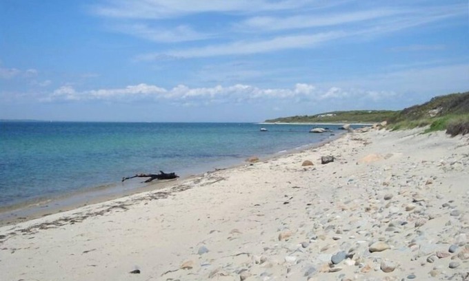 West Tisbury House | Indian Hill /Cedar Tree Neck /Private Beach