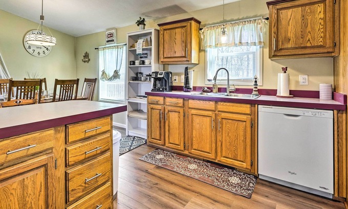 Russells Point House | Indian Lake Vacation Rental 1 Mi to Beach!